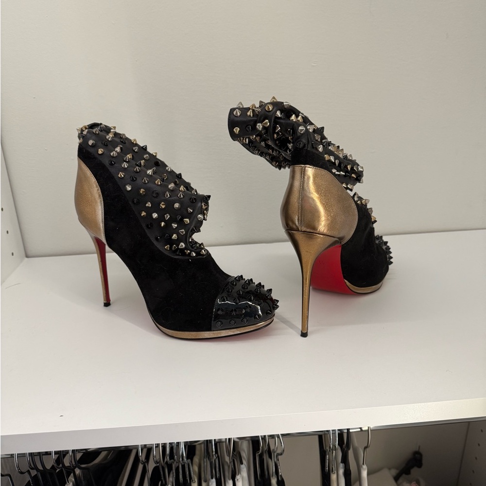 Christian Louboutin 39 Studded Black and Gold Women's Heels